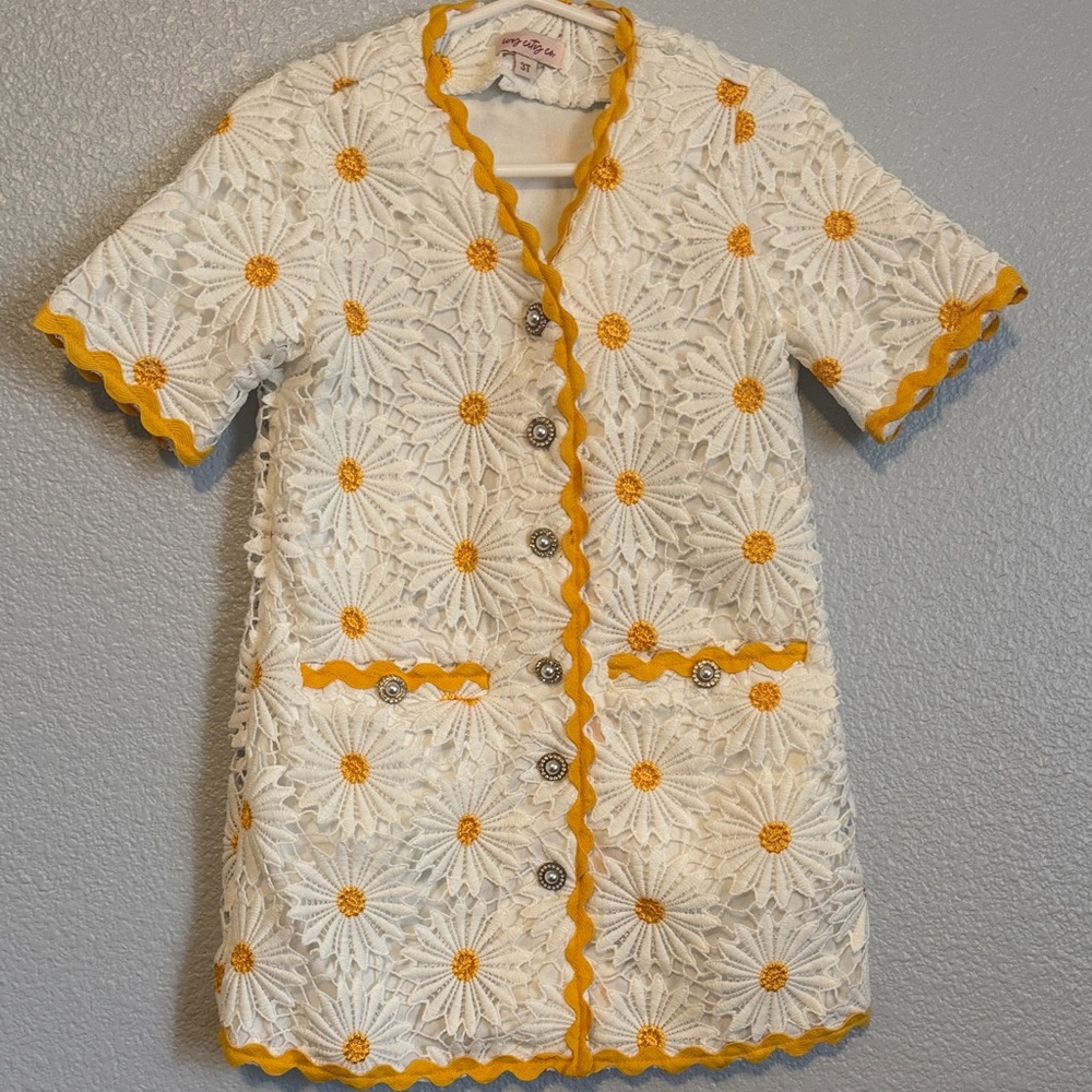 White Daisy Crochet Short Sleeve Coat with Yellow Trim